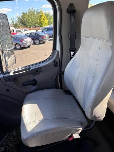 FREIGHTLINER BUSINESS CLASS M2 106