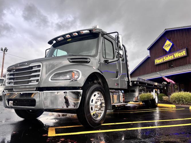 FREIGHTLINER BUSINESS CLASS M2 106 PLUS