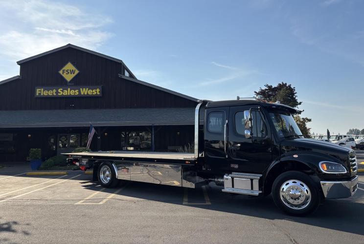FREIGHTLINER BUSINESS CLASS M2 106 PLUS