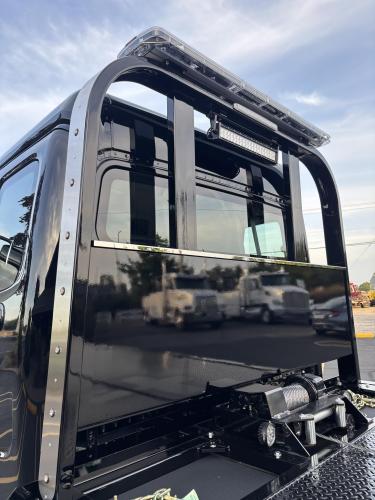 FREIGHTLINER BUSINESS CLASS M2 106 PLUS
