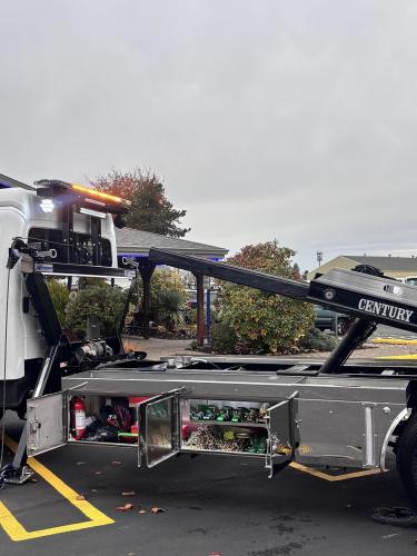 FREIGHTLINER BUSINESS CLASS M2 106 PLUS