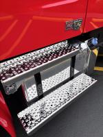 FREIGHTLINER BUSINESS CLASS M2 106 PLUS