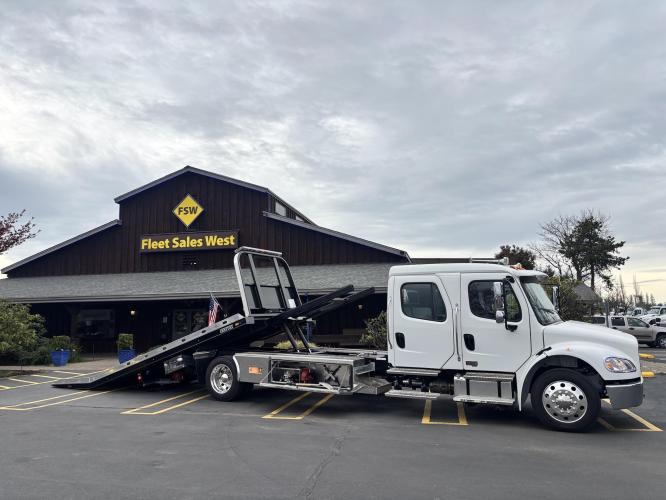 FREIGHTLINER BUSINESS CLASS M2 106 PLUS