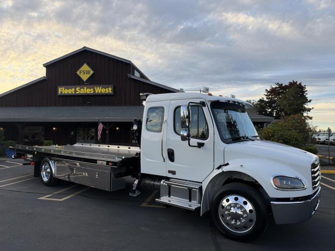FREIGHTLINER BUSINESS CLASS M2 106 PLUS