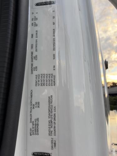FREIGHTLINER BUSINESS CLASS M2 106 PLUS