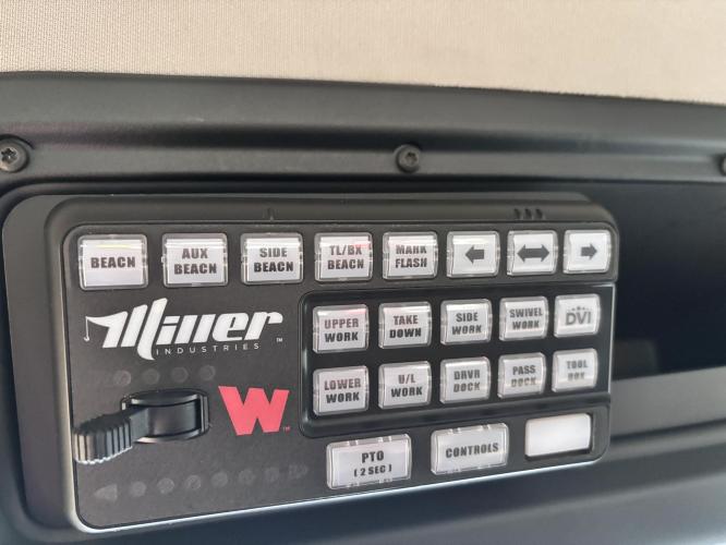 FREIGHTLINER BUSINESS CLASS M2 106 PLUS