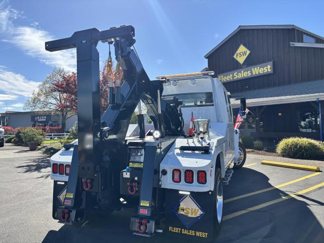 FREIGHTLINER BUSINESS CLASS M2 106 PLUS