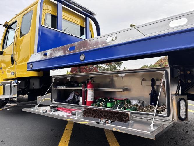 FREIGHTLINER BUSINESS CLASS M2 106 PLUS