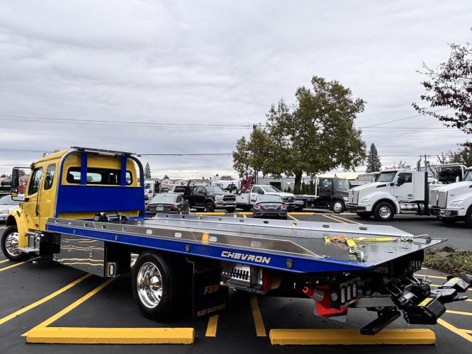 FREIGHTLINER BUSINESS CLASS M2 106 PLUS