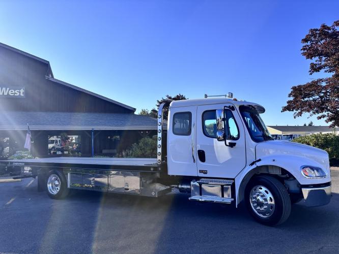 FREIGHTLINER BUSINESS CLASS M2 106