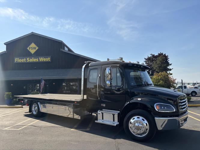 FREIGHTLINER BUSINESS CLASS M2 106 PLUS