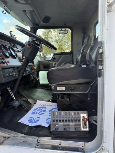 KENWORTH T300