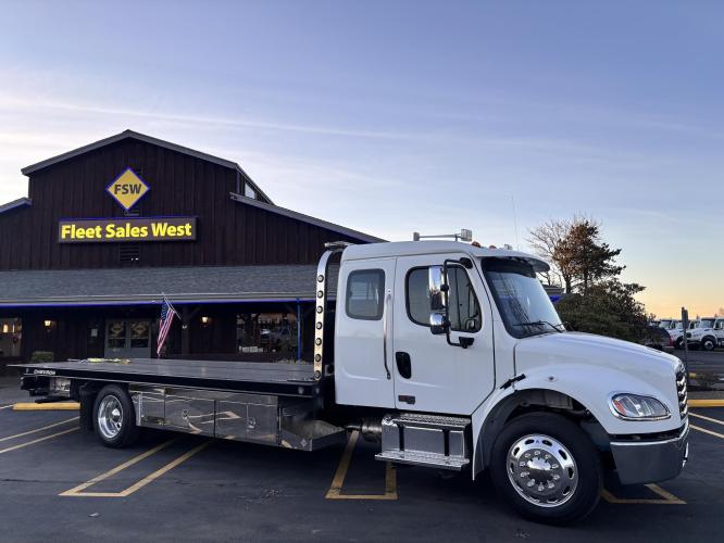 FREIGHTLINER BUSINESS CLASS M2 106 PLUS