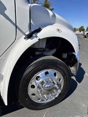 FREIGHTLINER BUSINESS CLASS M2 106 PLUS