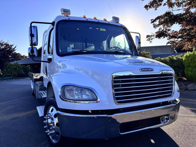 FREIGHTLINER BUSINESS CLASS M2 106