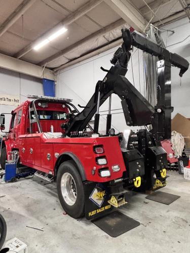 FREIGHTLINER BUSINESS CLASS M2 106