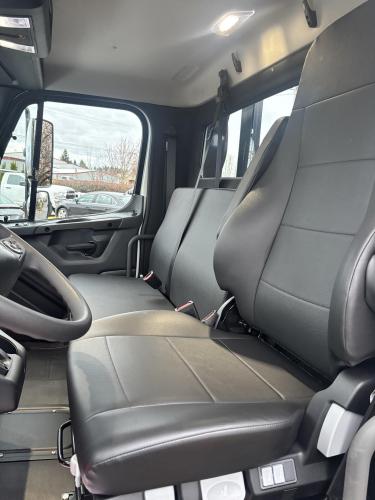 FREIGHTLINER BUSINESS CLASS M2 106 PLUS