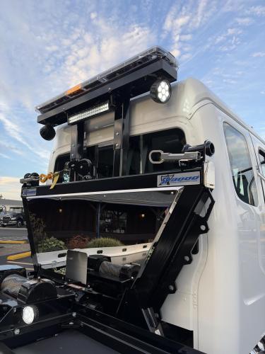 FREIGHTLINER BUSINESS CLASS M2 106 PLUS
