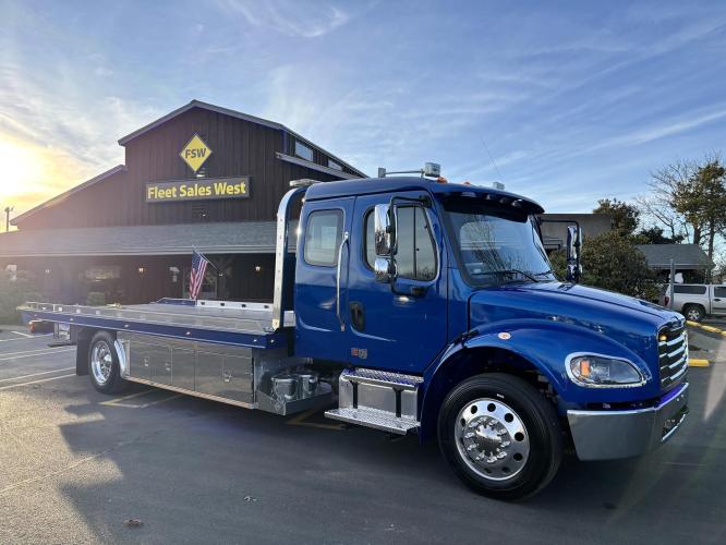 FREIGHTLINER BUSINESS CLASS M2 106 PLUS