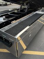FREIGHTLINER BUSINESS CLASS M2 106 PLUS