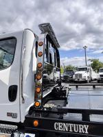FREIGHTLINER BUSINESS CLASS M2 106 PLUS