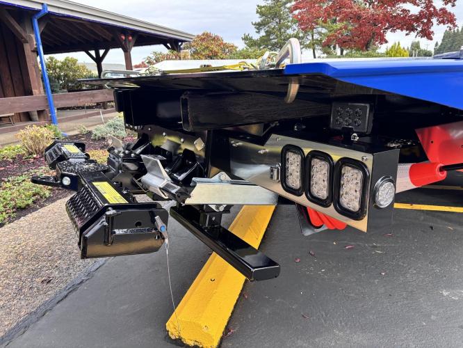 FREIGHTLINER BUSINESS CLASS M2 106 PLUS