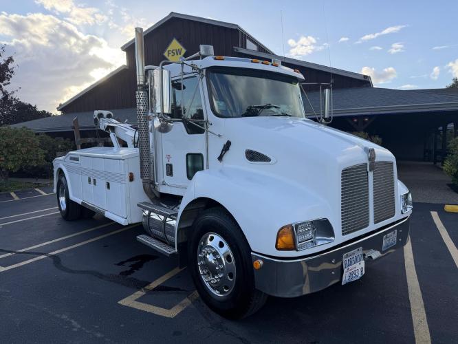 KENWORTH T300