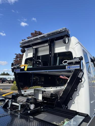 FREIGHTLINER BUSINESS CLASS M2 106 PLUS