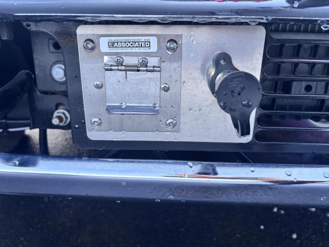 FREIGHTLINER BUSINESS CLASS M2 106 PLUS