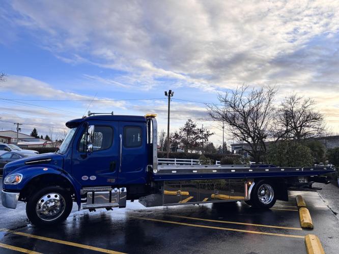 FREIGHTLINER BUSINESS CLASS M2 106 PLUS