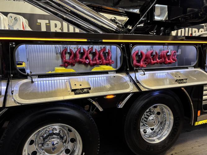 PETERBILT 389