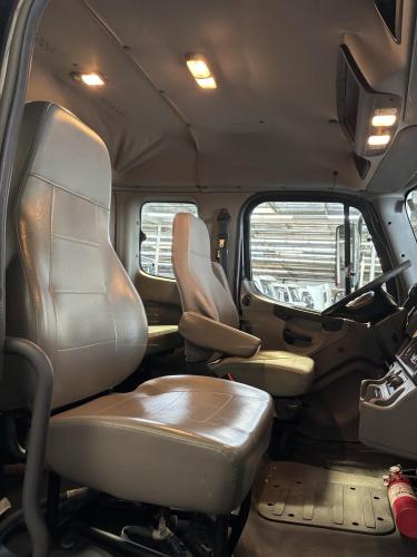 FREIGHTLINER BUSINESS CLASS M2 106