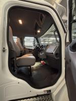 FREIGHTLINER BUSINESS CLASS M2 106