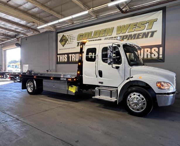 FREIGHTLINER BUSINESS CLASS M2 106 PLUS