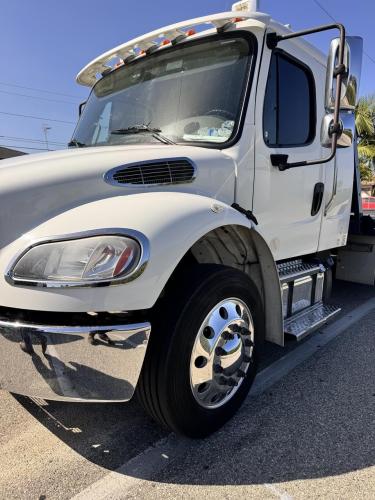 FREIGHTLINER BUSINESS CLASS M2 106