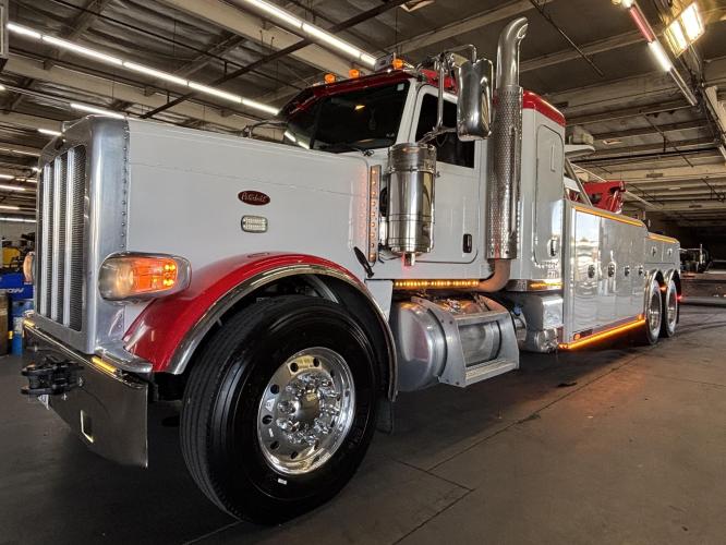 PETERBILT 389