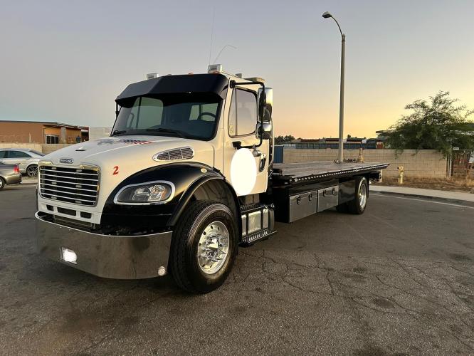 FREIGHTLINER BUSINESS CLASS M2 106