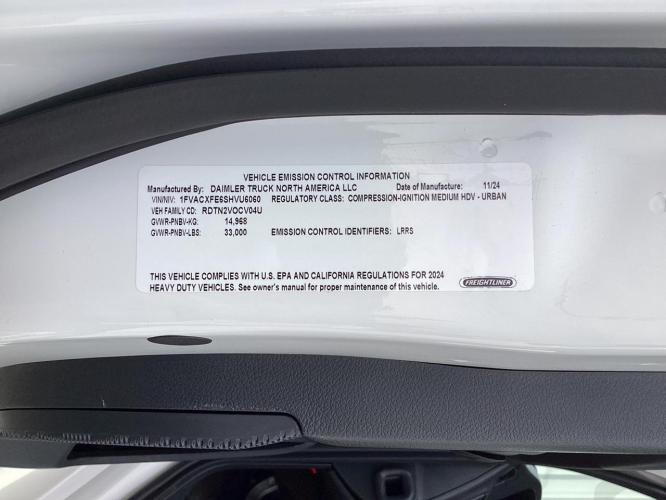 FREIGHTLINER BUSINESS CLASS M2 106 PLUS