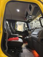 FREIGHTLINER BUSINESS CLASS M2 106 PLUS