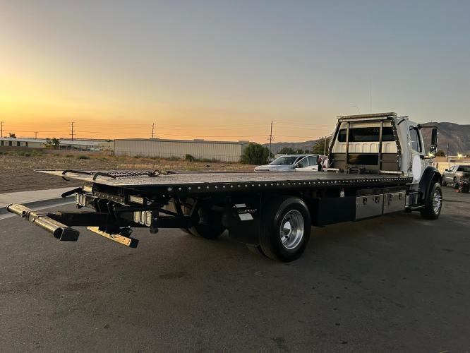 FREIGHTLINER BUSINESS CLASS M2 106