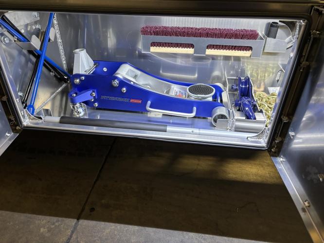 FREIGHTLINER BUSINESS CLASS M2 106 PLUS