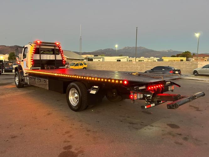 FREIGHTLINER BUSINESS CLASS M2 106