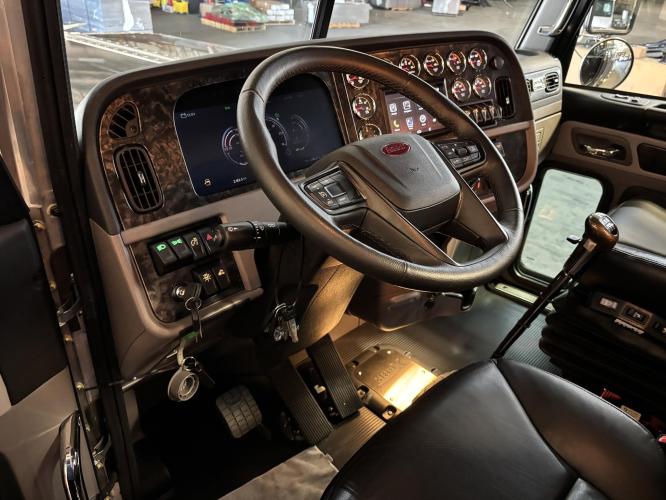 PETERBILT 389