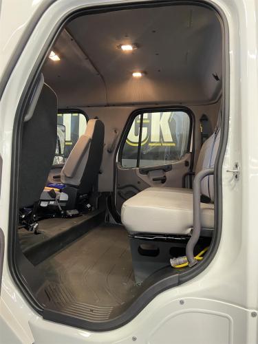 FREIGHTLINER BUSINESS CLASS M2 106