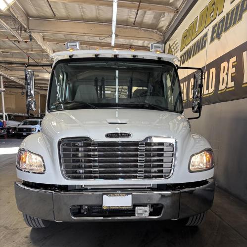 FREIGHTLINER BUSINESS CLASS M2 106