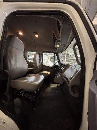 FREIGHTLINER BUSINESS CLASS M2 106