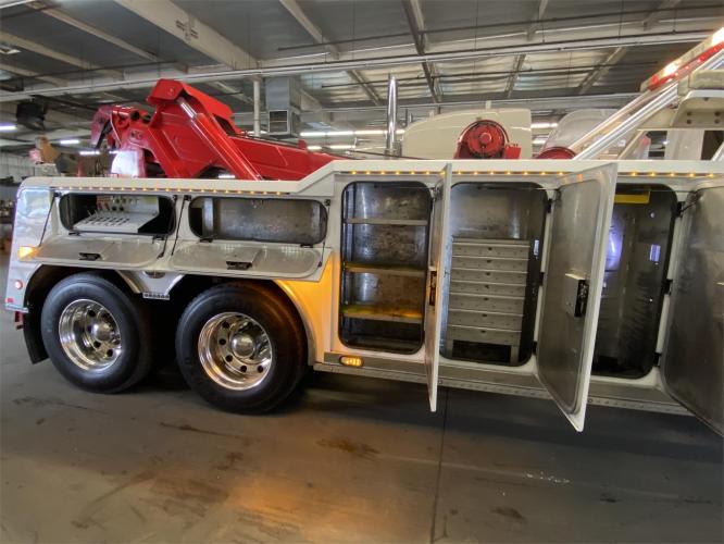PETERBILT 389