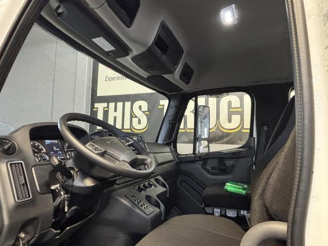 FREIGHTLINER BUSINESS CLASS M2 106 PLUS