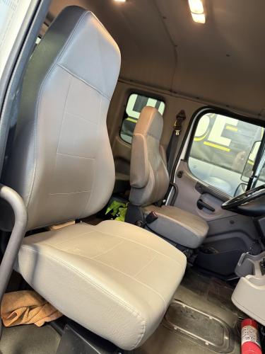 FREIGHTLINER BUSINESS CLASS M2 106