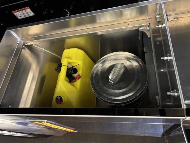 FREIGHTLINER BUSINESS CLASS M2 106 PLUS